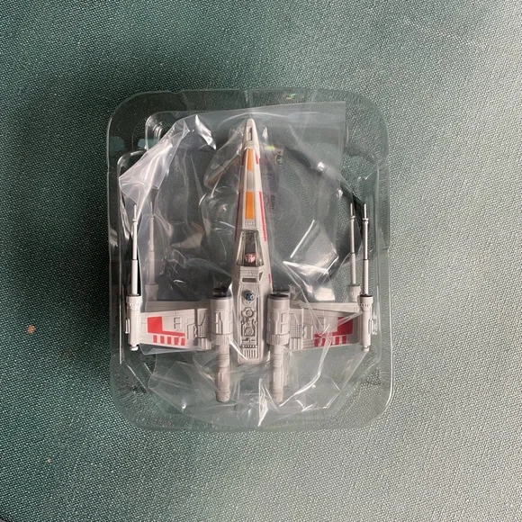Hallmark Vintage Star Wars X-Wing Starfighter Ornament with Lights NIB